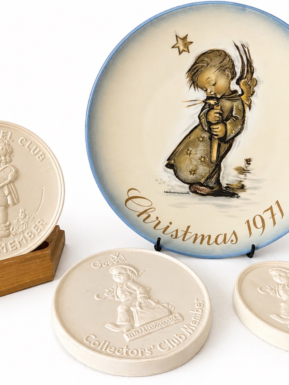 Vintage Hummel Goebel Collector lot-1971 Christmas plate and Club Medallions